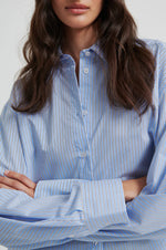 Load image into Gallery viewer, Almine Oversized Shirt - Frozen Fjord
