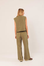 Load image into Gallery viewer, Boxy Twill Vest
