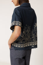 Load image into Gallery viewer, Shirt With Contrast Embroidery
