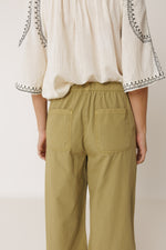 Load image into Gallery viewer, Mateo Straight Poplin Pant - Apple
